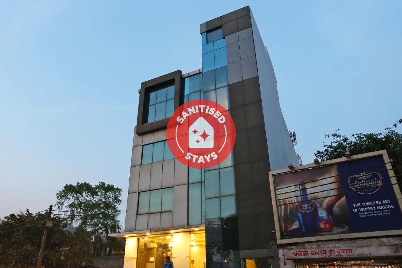 Capital O 12807 Amaira Hotel And Banquets Noida Exteriör bild