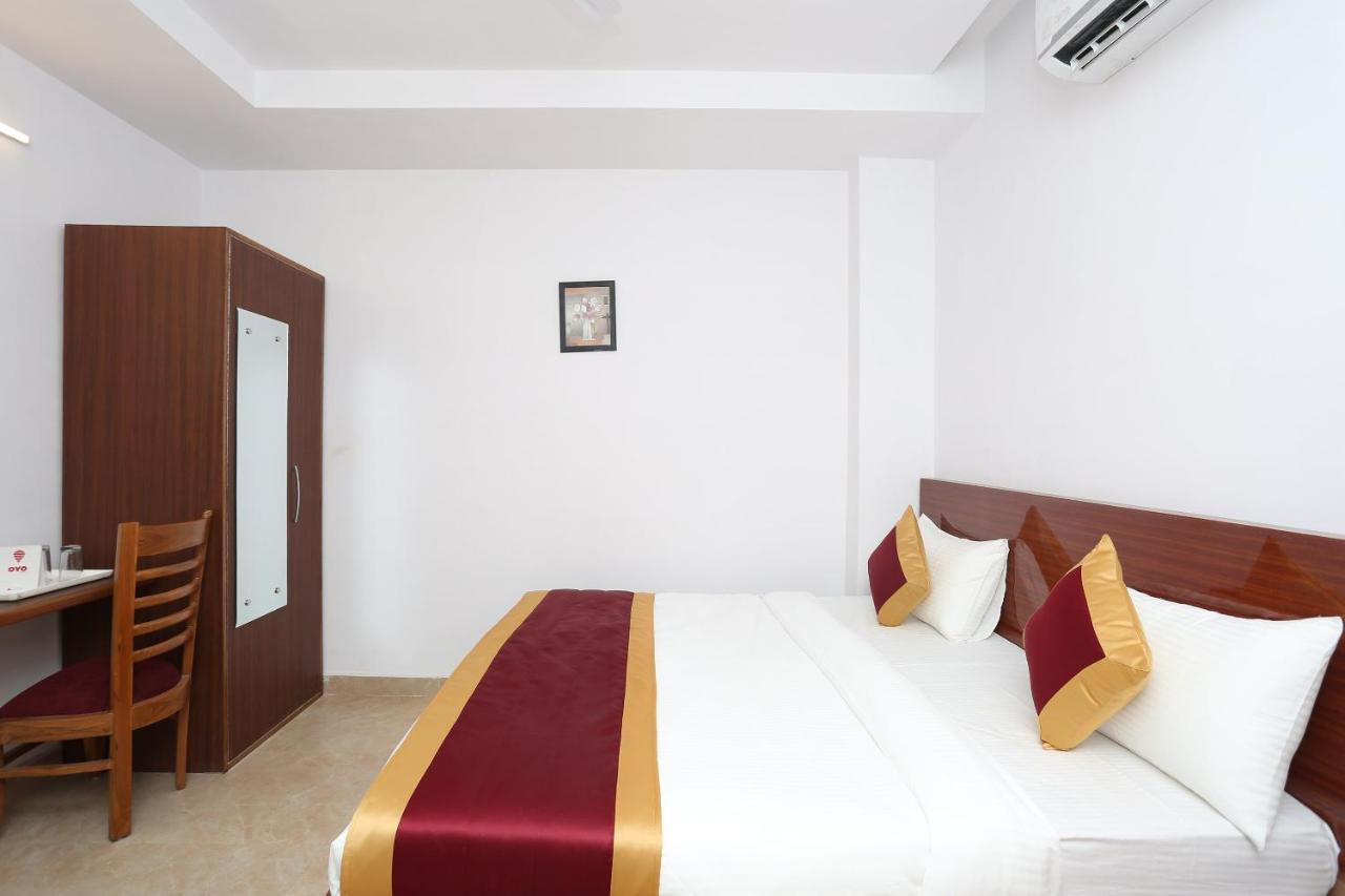 Capital O 12807 Amaira Hotel And Banquets Noida Exteriör bild
