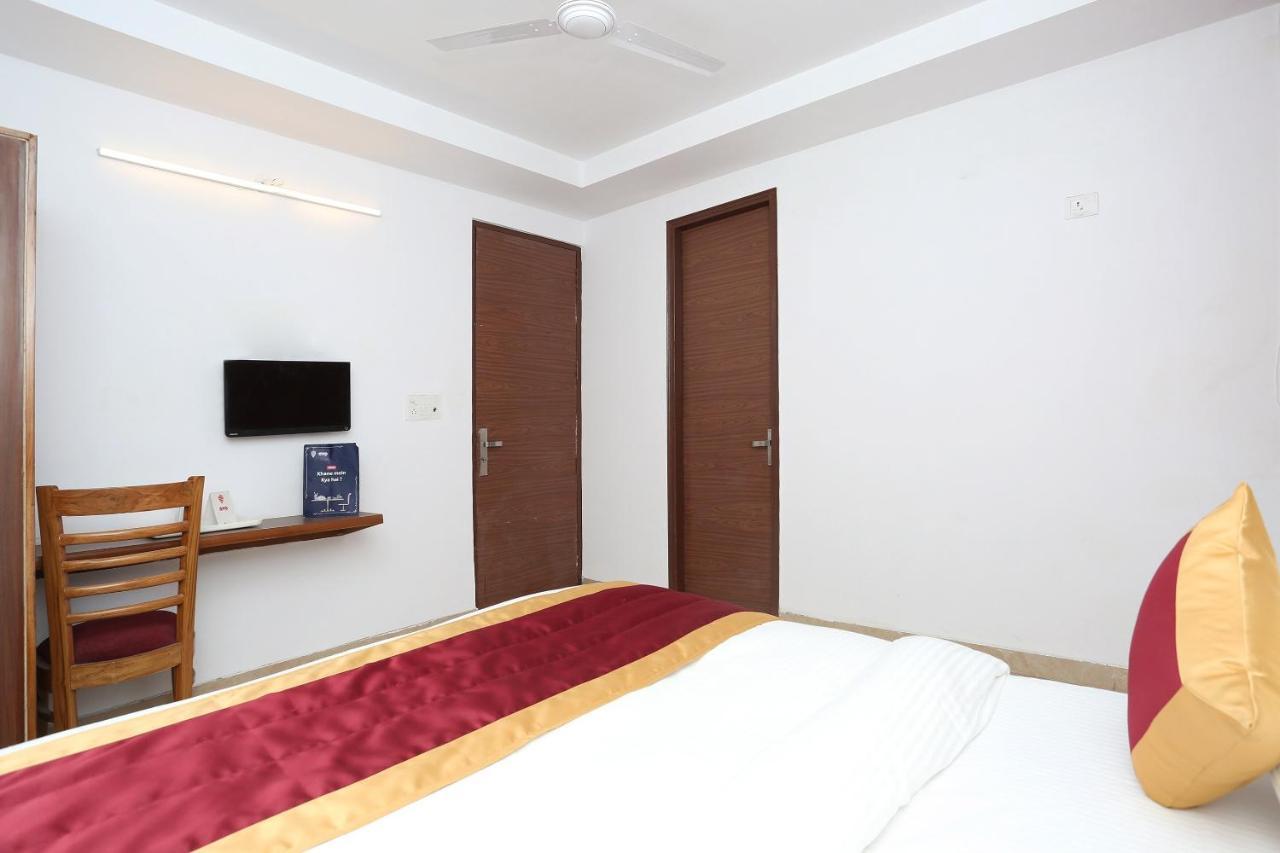 Capital O 12807 Amaira Hotel And Banquets Noida Exteriör bild